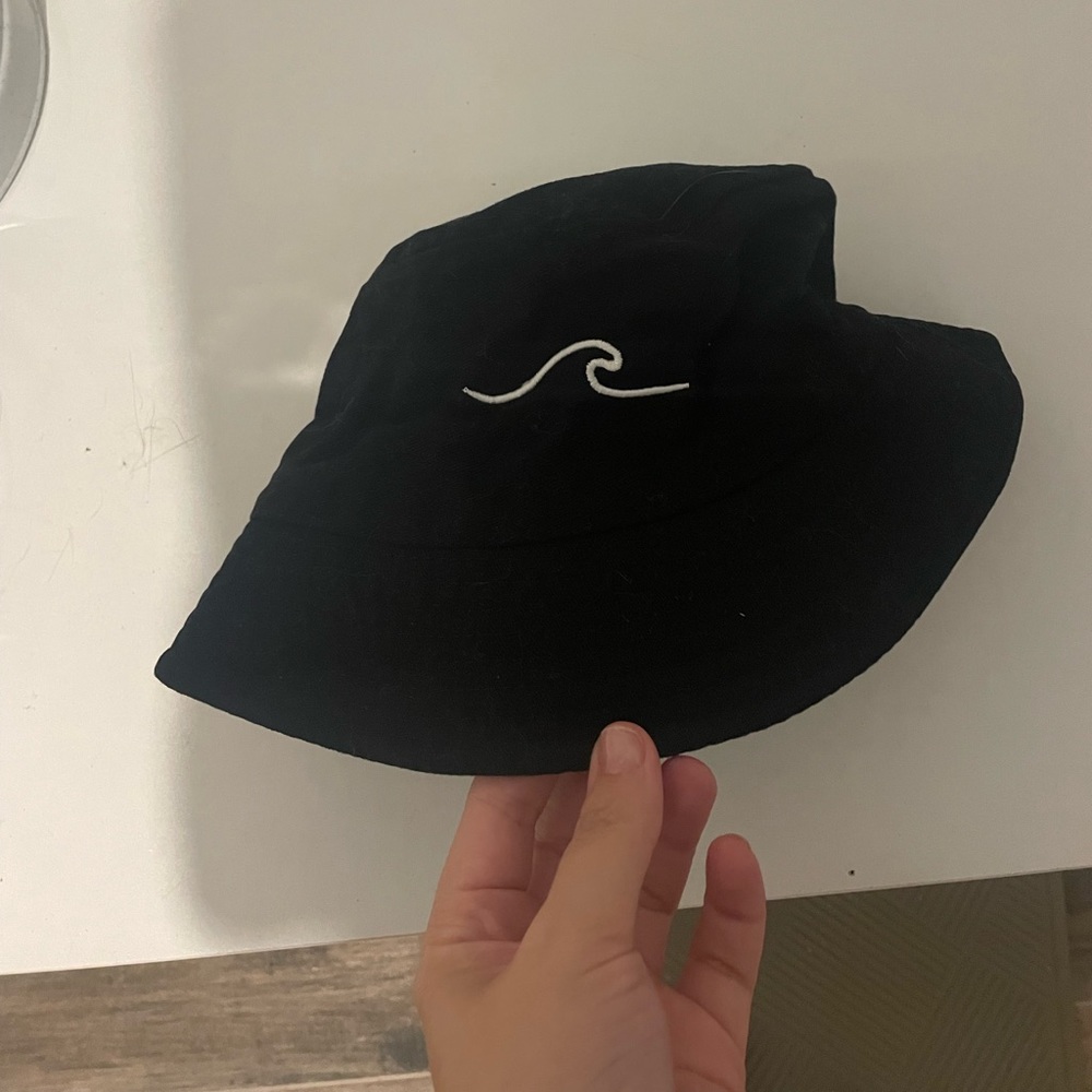 Bucket hat